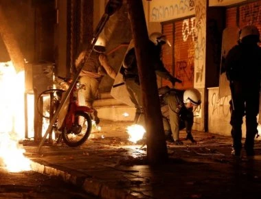 Γεροβασίλη για την επίθεση στο Τμήμα Ομονοίας: «Φταίνε οι αστυνομικοί που δεν αμύνθηκαν»